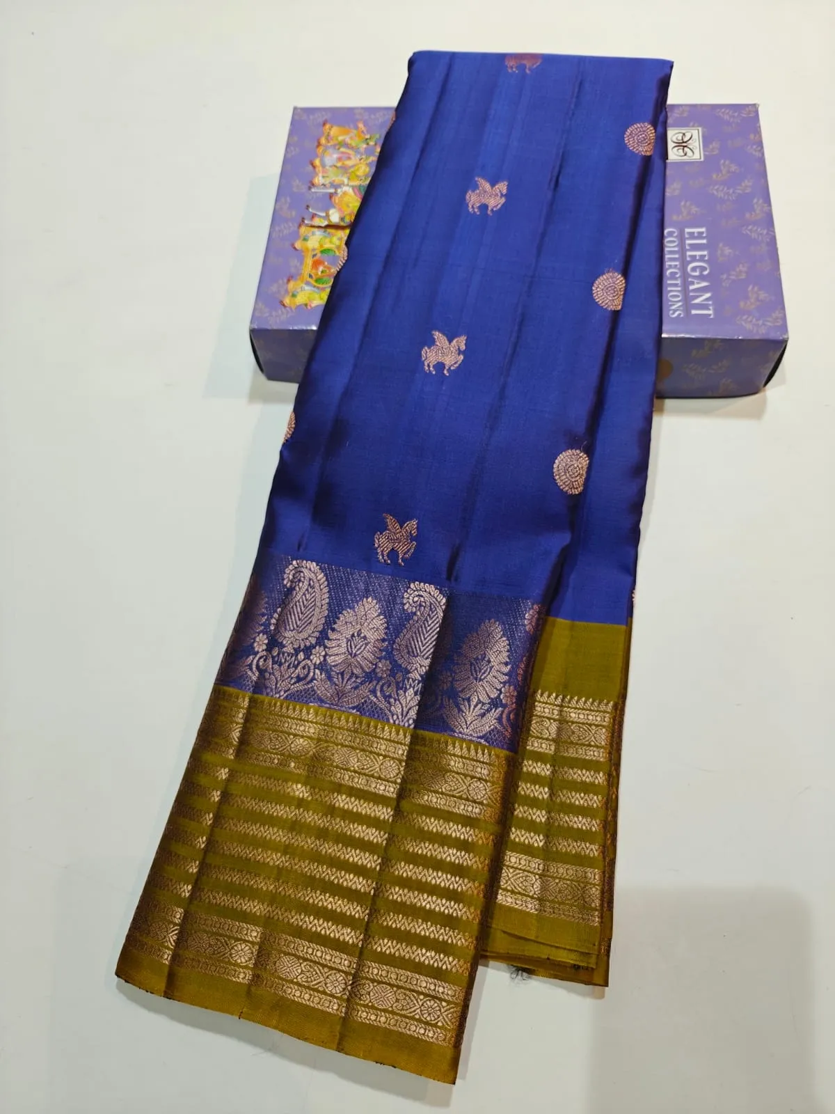 Graceful Horse Motifs Scattered Kanchi Soft Silk Saree